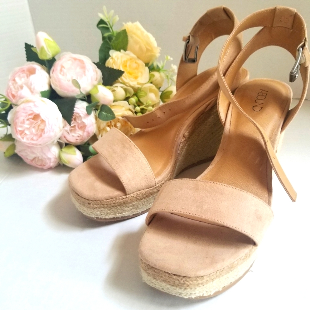 Abound Heels Size 9 color Beige